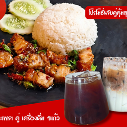 ข้าวกะเพราหมูกรอบคู่กับเครื่องดื่ม
