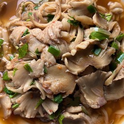 ยำเห็ดพริกลาบเมือง