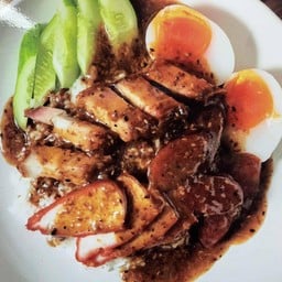 ข้าวหมูแดงหมูกรอบ (เตาถ่าน) ตากสิน42