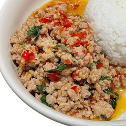 กะเพราหมูสับสูตรคุณแม่ ( เป็นกับข้าว )