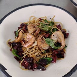 สปาเก็ตตี้ ผัดพริกแห้ง กุ้ง