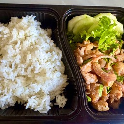 ข้าวไก่ย่างยำแซ่บ