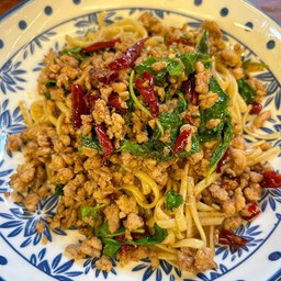 สปาเก็ตตี้กะเพราหมูสับพริกแห้ง