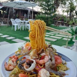 หมี่กรอบทะเลแตก