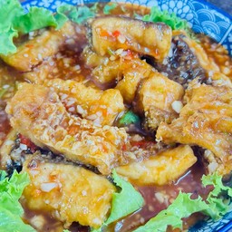 เนื้อปลากะพงทอดราดพริก