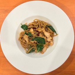 สปาเกตตีผัดขี้เมา (ไก่)