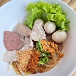 ก๋วยเตี๋ยวแห้งคลุกหมู
