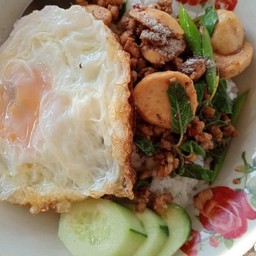 กระเพราหมูสับ+ลูกชิ้นหมู