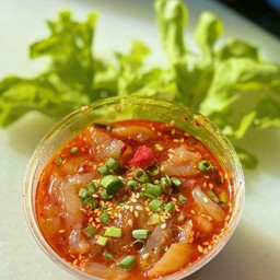 ยำแมงกระพรุนน้ำมันงาพริกเผา