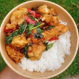 ข้าวกะเพราไก่กรอบ