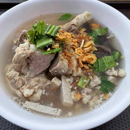ก๋วยจั๊บหมูยอหมูสับเลือด