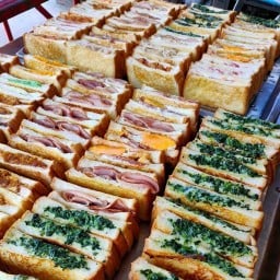 แซนวิชย่าง โฮมเมด by อบอุ่น ตลาดสดทุ่งเจริญ (โต้รุ่งร้อยเอ็ด)
