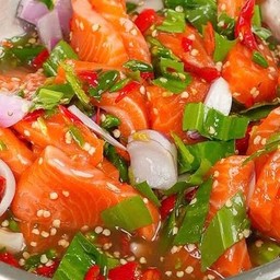 ยำแซลมอน