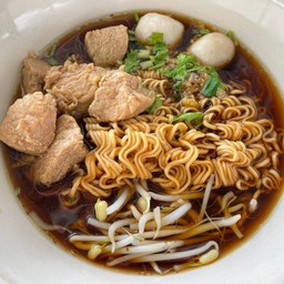 ก๋วยเตี๋ยวหมูตุ๋น