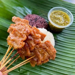 หมูปิ้งยิ้มยิ้ม หน้าเซเว่นฯ ทางเข้าโรงพยาบาลเปาโล