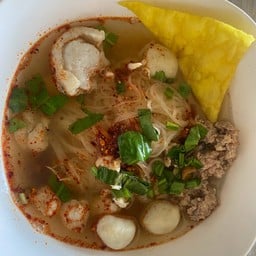 เส้นเล็กหมู ต้มยำ