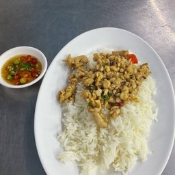 กระเพราไก่ราดข้าว