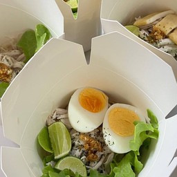 เส้นหมี่ไก่ฉีก+ไข่ต้ม