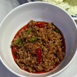 หมูผัดน้ำพริก ใส่พริกขี้หนูแซ่บๆ เปรี้ยวหวานกลมกร่อม