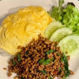 ข้าวกระเพราไข่เจียวหรือไข่ดาว