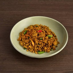 STIR FRIED MINCED PORK WITH SOUTHERN SPICY YELLOW CURRY PASTE