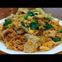 มาม่าผัดไข่