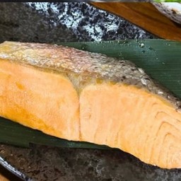 แซลม่อนย่าง