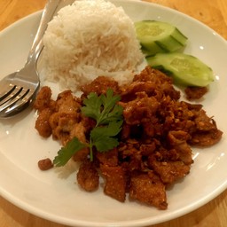 ข้าวหมูกะเทียม