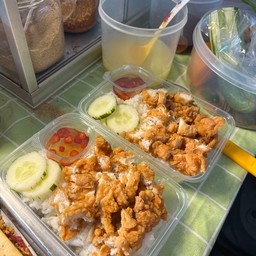 ข้าวไก่กรอบพริกน้ำปลา