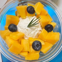 กรีกโยเกิร์ตโฮมเมด ทานคู่กับมะม่วงน้ำดอกไม้ แถมฟรี น้ำผึ้ง แครกเกอร์