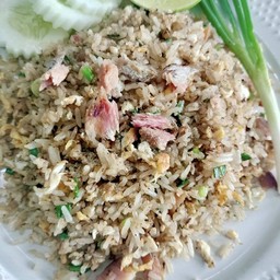ข้าวผัดปลาเค็ม ((ปลาอินทรีย์เค็มอย่างดี)