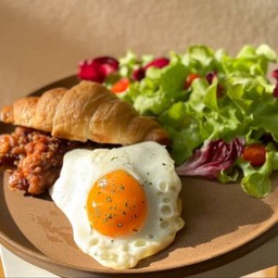 ครัวซองปลาทอดไข่ดาว