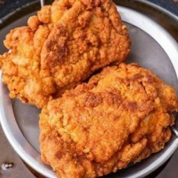 สะโพก ไก่ราดซอส