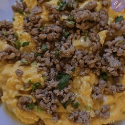 ข้าวไข่ข้นหมู                                     Garlic Thai Omelette Mince pork