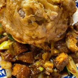 ข้าวหมูกรอบพริกแกงใต้