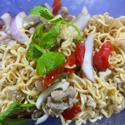 ยำมาม่าหมูสับ