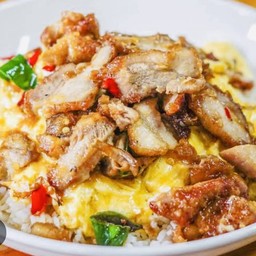 ข้าวไข่ข้น ยำหมูทอดกระเทียม ไข่กุ้ง