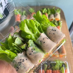 สลัดโรลทูน่า