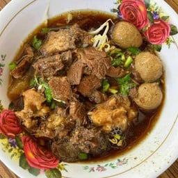 ก๋วยเตี๋ยวเนื้อตุ๋น