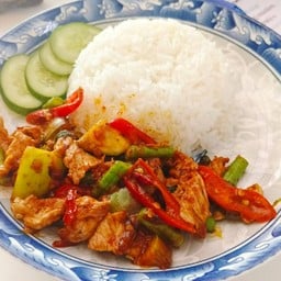 ผัดพริกแกงเผ็ดเนื้อ