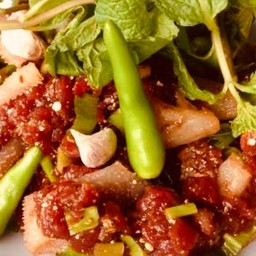 ก้อยหมูดิบมะนาว