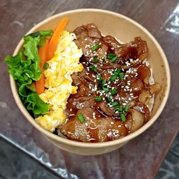 หมูสามชั้นผัดซอสเทอริยากิไขขยี้ใจ