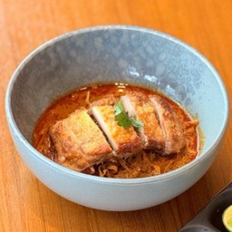 Khao Soi Curry Noodles With Grilled Chicken ข้าวซอยไก่ย่างหนังกรอบ