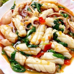 กะเพราเนื้อหมึก