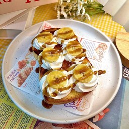 ปังปิ้งวิปครีม + กล้วยหอมคาราเมล