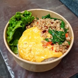 กระเพราหมูสับผัดพริกแห้ง