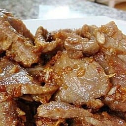 เนื้อทอดกระเทียม