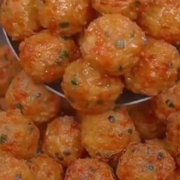 ทอดมันเห็ดเข็มทองเครื่องแกงใต้/ไก่ทอดเครื่องแกงใต้