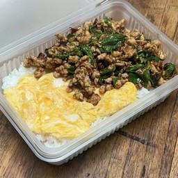 กระเพราหมู ไข่เจียว ราดข้าว