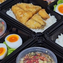 ข้าว ปลาแกะ ไข่ต้ม